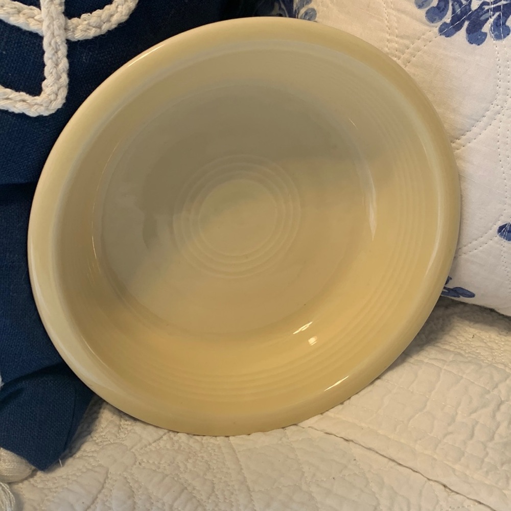 2 Fiesta Ware bowls - yellow - Picture 7 of 7